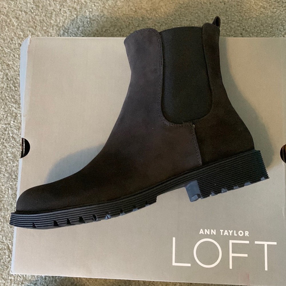 Ann Taylor loft Chelsea boot NEW